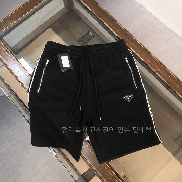 [국내배송] 프*다 삼각로고 하프팬츠
