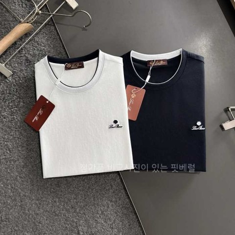 [국내배송] 로*피아나 엠보로고 포인트 티셔츠 (2color)