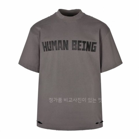 발*시아가 휴먼 비잉 시프티드 반팔티셔츠