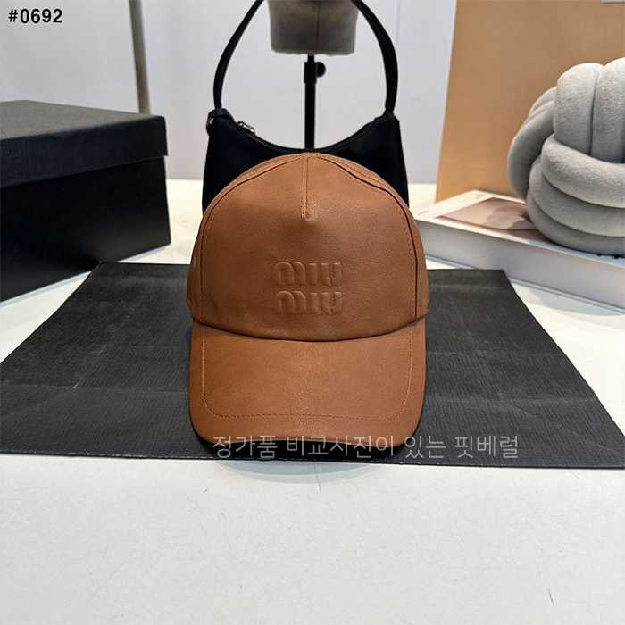 [국내배송] 미*미우 나파 레더 베이스볼 캡