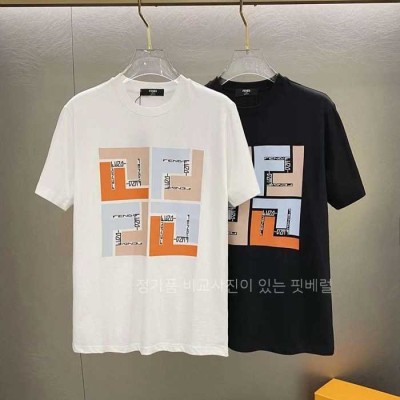 [국내배송] 펜* 로고 프린트 라운드 티셔츠 (2color)
