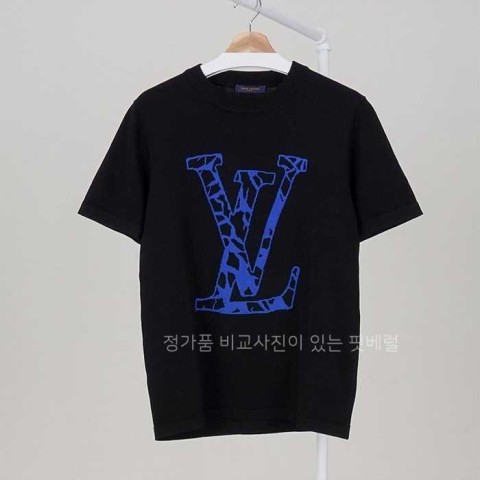 [국내배송] 루*비통 LV 점보 레터링 코튼 숏 니트 풀오버