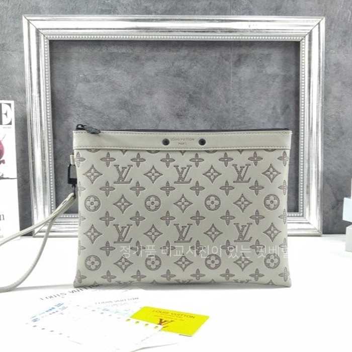 [국내배송] 루*비통 M14914 포쉐트 투고