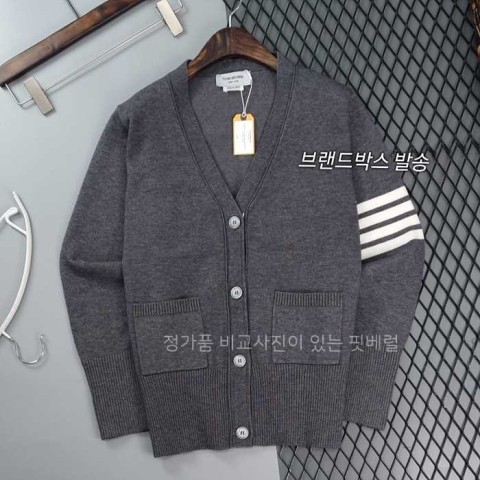 [국내배송] 톰*라운 사선 완장 메리노 브이넥 울가디건