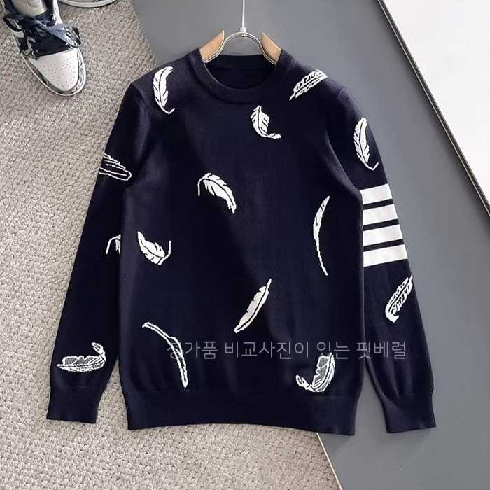 [국내배송] 톰*라운 깃털자수 니트