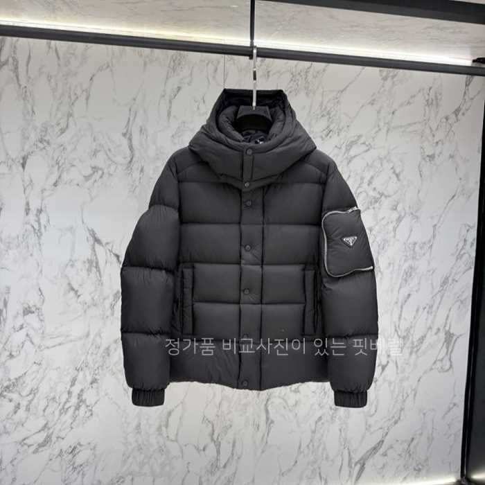 [국내배송] 프*다 포켓로고 구스다운 후드 패딩