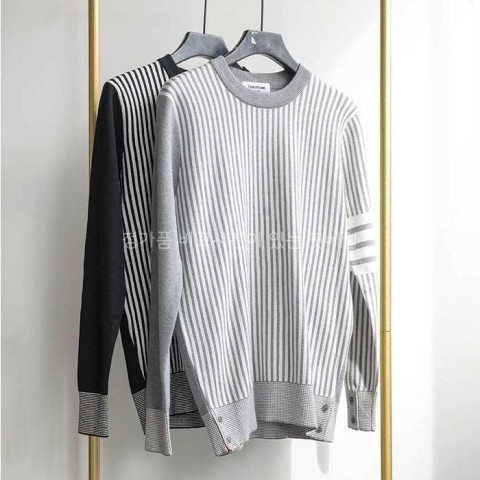 [국내배송] 톰*라운 펀믹스 스트라이프 니트 (2color)