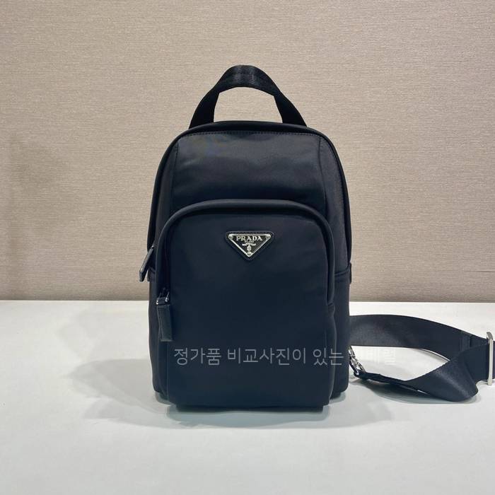 프*다 2VZ116 리나일론 사피아노 가죽 백팩