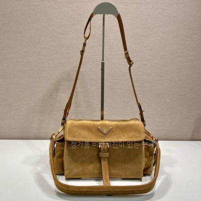 프*다 1BD394 익스플로어 숄더백 미듐