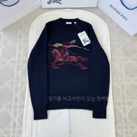 버*리 크로스 스티치 EKD 울 캐시미어 니트