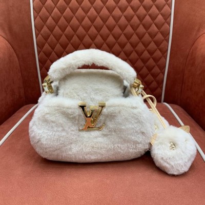 루*비통 M26324 카푸스노우 핸드백