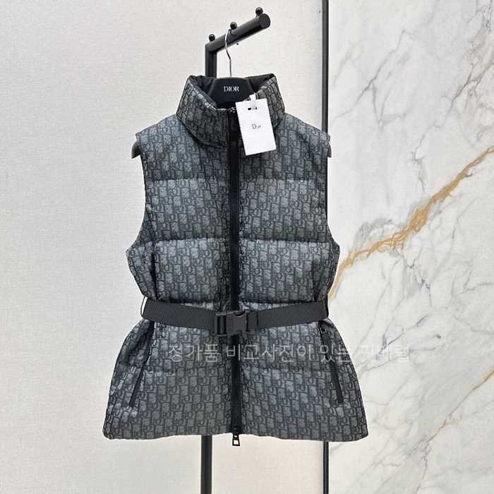 [국내배송] 디* 패딩조끼