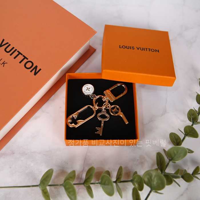 [국내배송] 루*비통 스트릿 멀티 백참&키링
