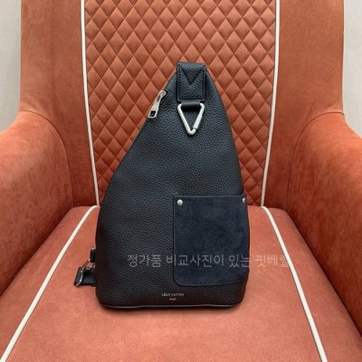 루*비통 M27060 델타 슬링백