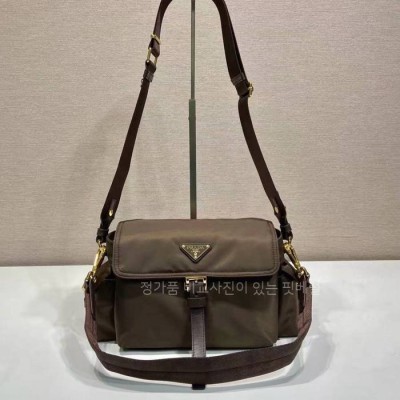 프*다 1BD394 익스플로어 숄더백 미듐
