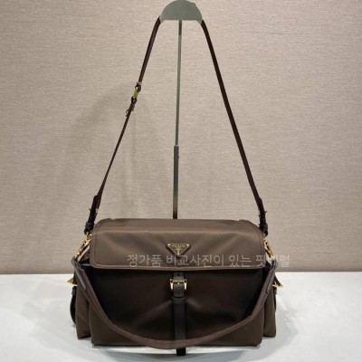 프*다 1BD391 익스플로러 숄더백 라지