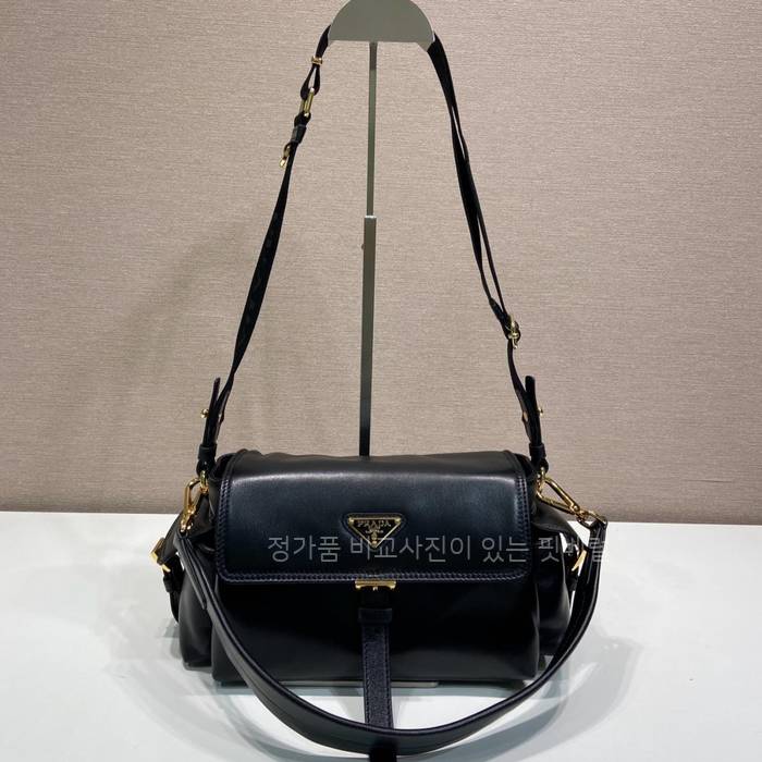 프*다 1BD394 익스플로어 숄더백 미듐