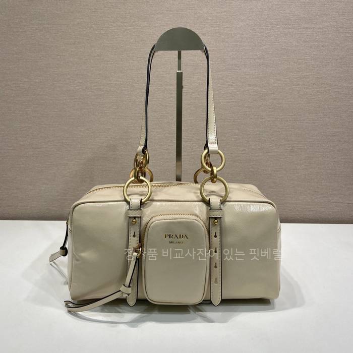 프*다 1BB138 댕글 핸들백 미듐