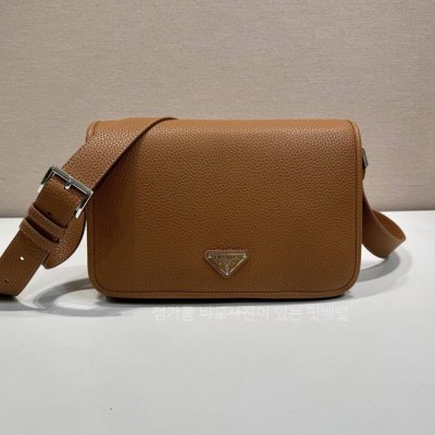 프*다 2VD075 가죽 크로스백 남성용