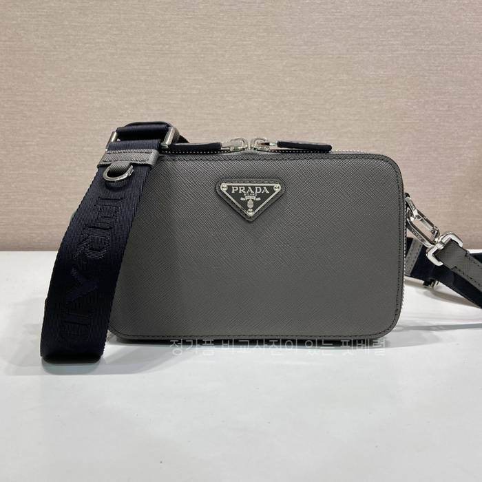 프*다 2VH173 브리크 크로스백 남성용