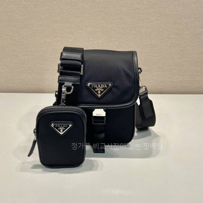 프*다 2VD043 리나일론 사피아노 가죽 숄더백