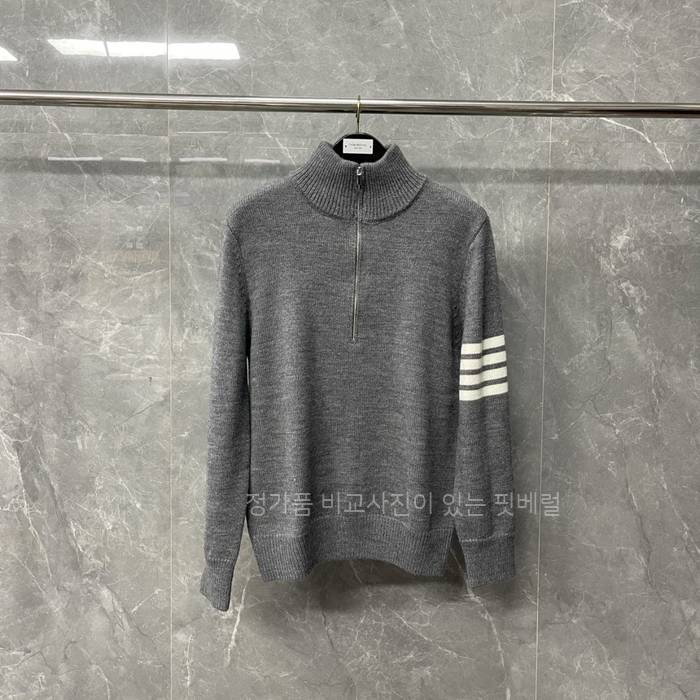톰*라운 4-바 하이넥 울 하프 집업 니트