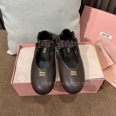 미*미우 레더 밴드 발레리나 플랫 슈즈