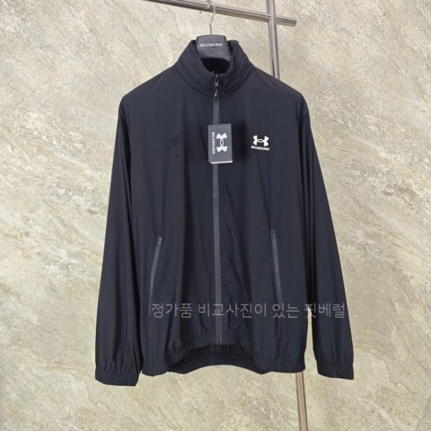 발*시아가x언*아머 콜라보 윈드브레이커 자켓