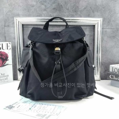 [국내배송] 프*다 익스플로어 리나일론 및 가죽 백팩