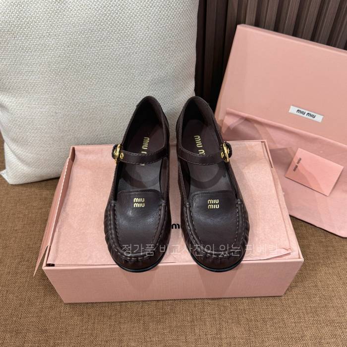 미*미우 스트랩 가죽 로퍼