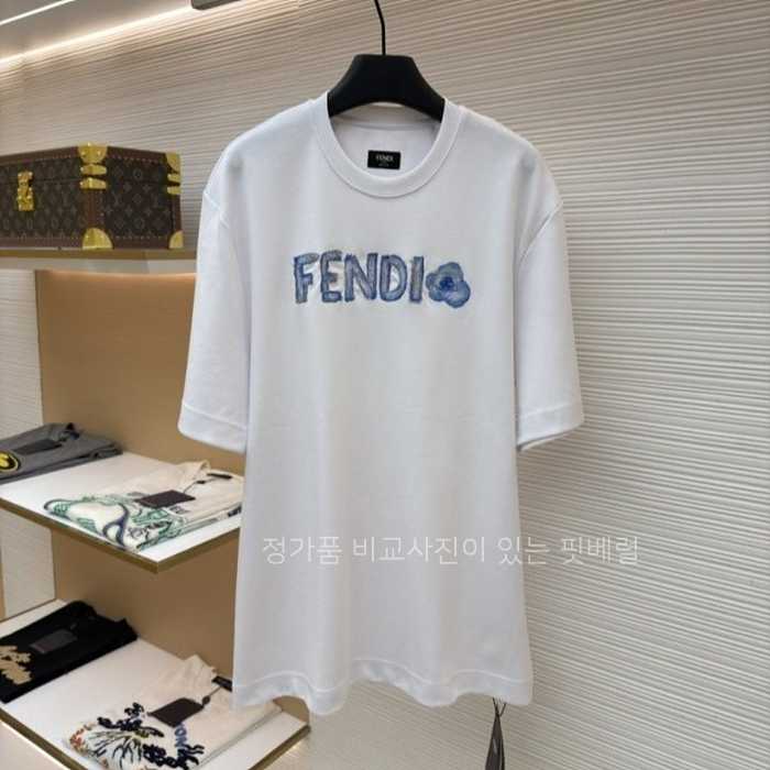 [국내배송] 펜* FD01 플라워 로고 티셔츠