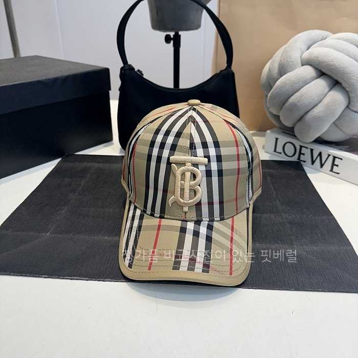 [국내배송] 버* 모노그램 자수 체크 볼캡