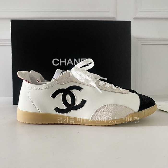 [국내배송] 샤* 스니커즈 카프스킨 & 엠보스드 스웨이드 카프스킨