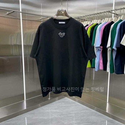 [국내배송] 프*다 빈티지 삼각플레이트 로고 반팔