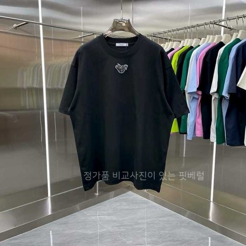 [국내배송] 프*다 빈티지 삼각플레이트 로고 반팔