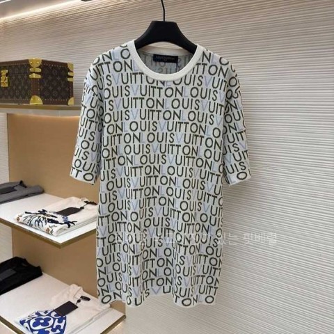 [국내배송] 루*비통 1V01 자카드 시그니처 쇼트 슬리브드 크루넥 니트 웨어