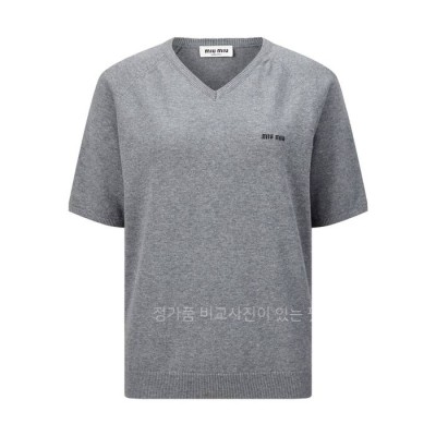 미*미우 로고 V넥 니트 반팔