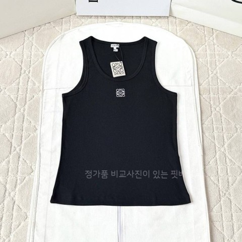 로*베 애너그램 슬리브리스 나시티셔츠