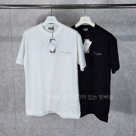 [국내배송] 디* Couture 꾸뛰르 워싱 티셔츠 (2color)