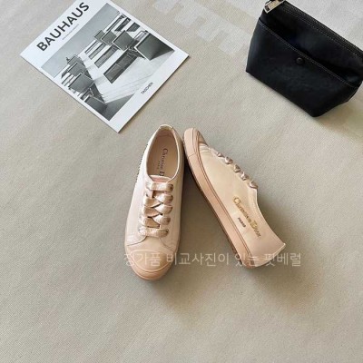 [국내배송] 디* Cd 타입 레터 버클 화이트 스니커즈