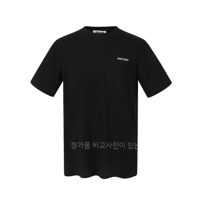 미*미우 로고 자수 반팔티셔츠