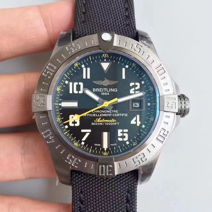 브라이틀링(Breitling)어벤저2 씨울프 PVD 블랙