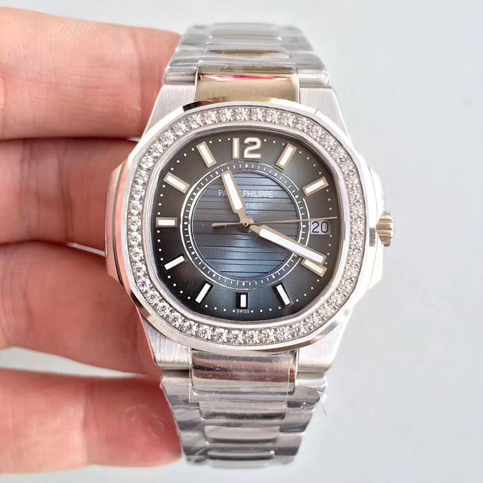 파텍필립(PATEK PHILIPPE)노틸러스 레이디 7011 블루 다이아베젤